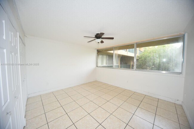 Building Photo - 1750 W 56th St
