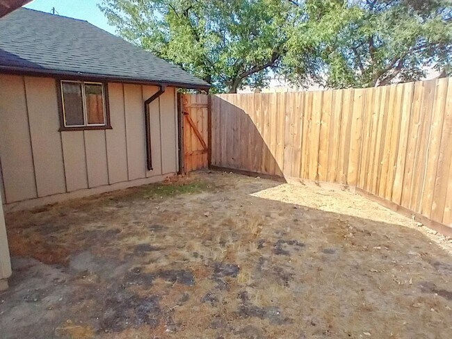 Building Photo - 2 Bedroom Orland Home