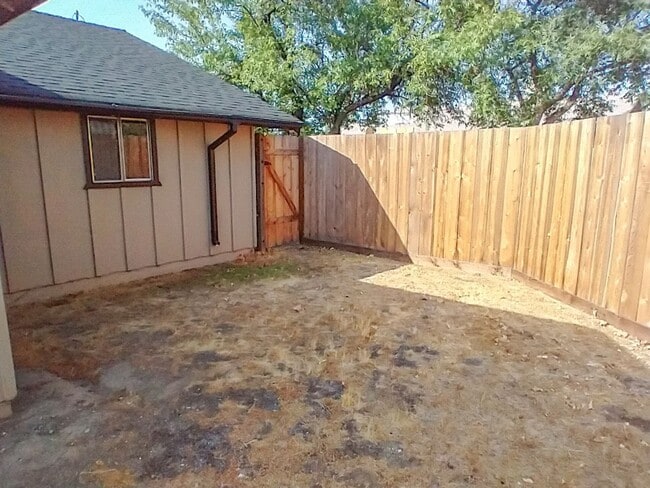 Building Photo - MOVE IN SPECIAL $500 OFF FIRST MONTHS RENT