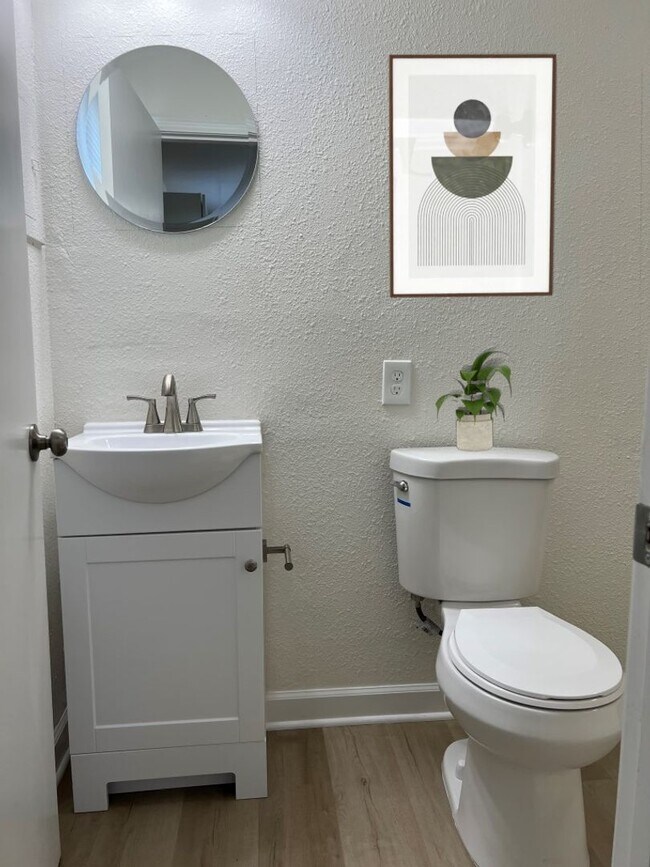 Building Photo - Coming Soon | Spacious 2 Bed, 1.5 Bath Duplex Near Red Bridge