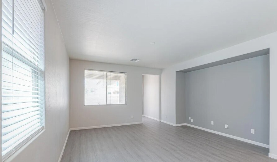 Living room - 40768 W Rio Grande Dr