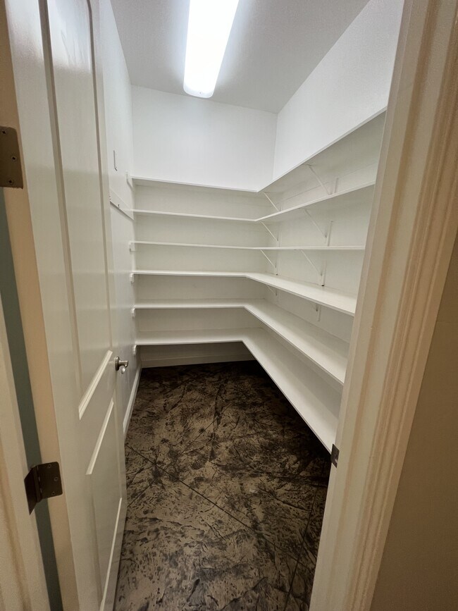 Building Photo - 1700 Briercliff Ct