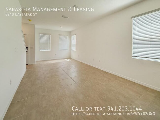 Building Photo - 8948 Daybreak St