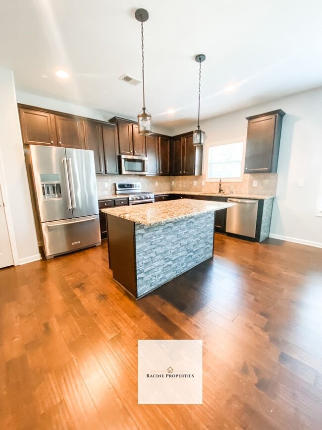 Building Photo - Beautiful Two-story Home
