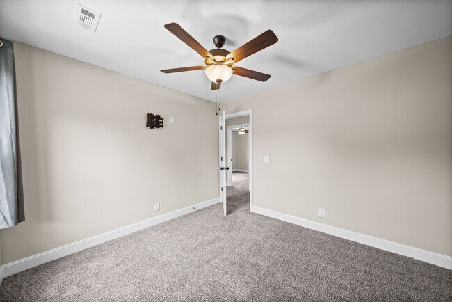 Building Photo - Pet Friendly Four Bedroom!