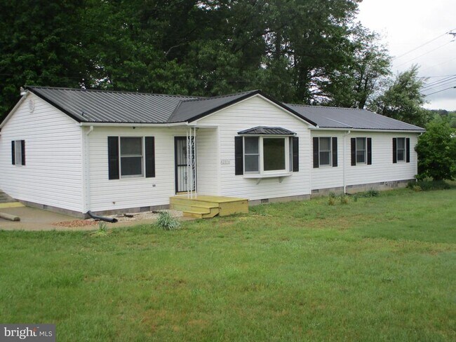 Primary Photo - 42856 Higgs Ln