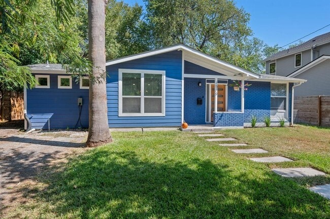 Building Photo - 1516 Broadmoor Dr