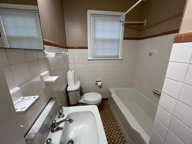 Building Photo - Charming Brick House off Fort Avenue