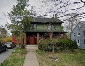 Building Photo - 723 W Foster Ave