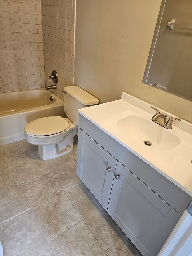 Building Photo - 412 Orange Blossom Dr