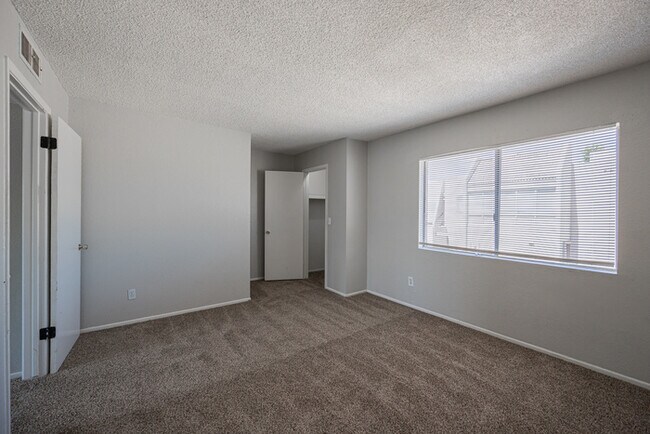 Building Photo - 3520 W Dunlap Ave