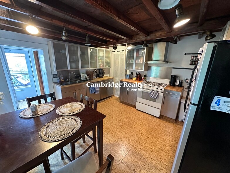 Primary Photo - 16 Tremont St