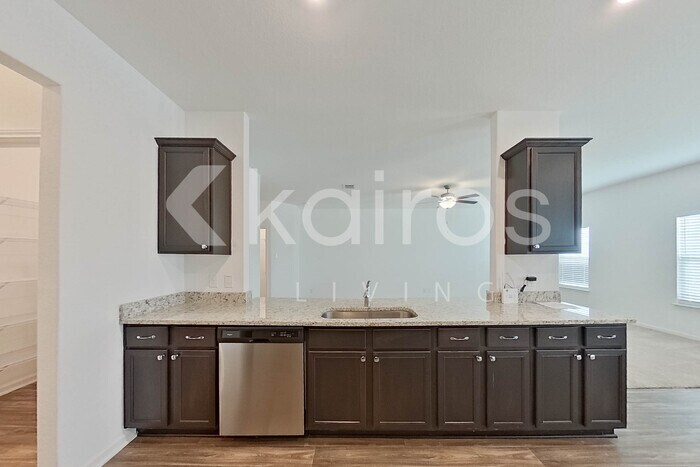 Building Photo - 950 Shady Brk