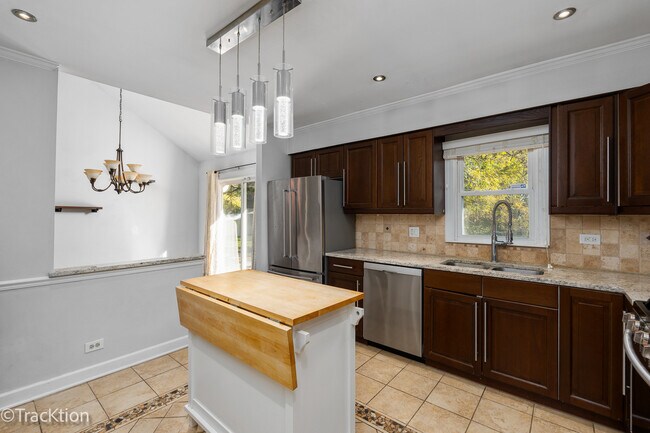 Building Photo - 11S639 McGrath Ln