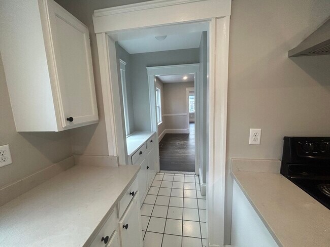 Building Photo - 16 Prospect St