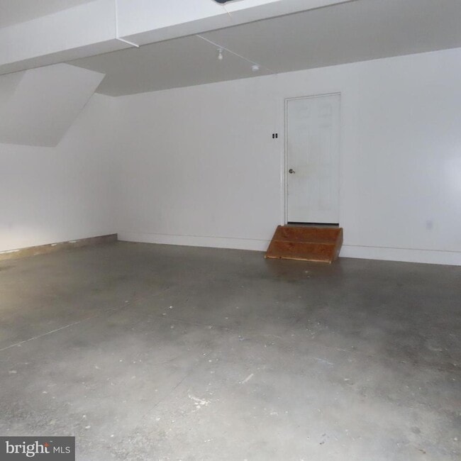 Building Photo - 5237 Rolling Rd