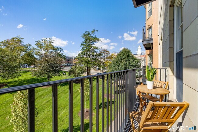 Building Photo - 85 Memorial Rd