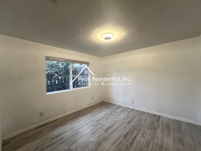 Building Photo - Updated 3bd/2ba Sacramento House