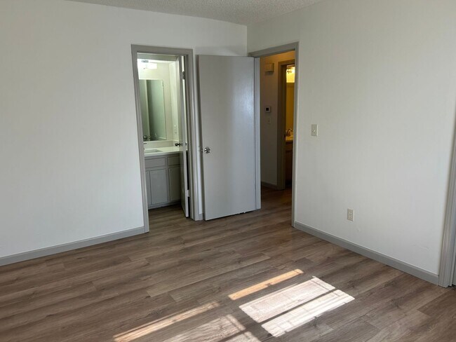 Building Photo - * * * $250 Move-in Special * * * Charming 2-Bedroom / 2-Bathroom Home! * * * $250 Move-in Special...