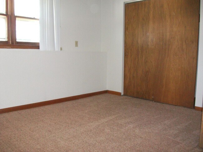 Building Photo - 6463 Wells Dr