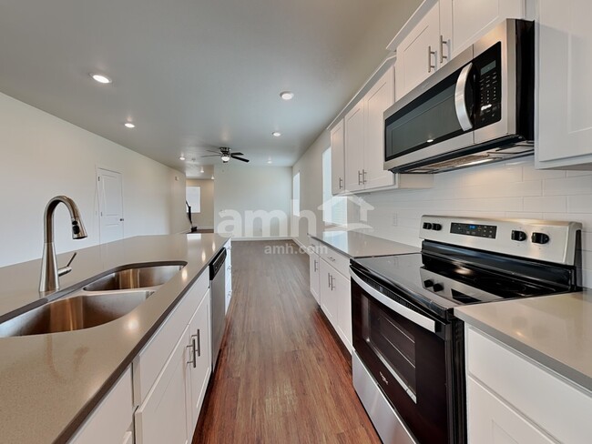 Building Photo - 15091 West 82nd Place