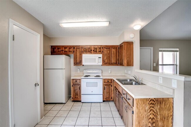 Building Photo - 8419 Riverstone Dr