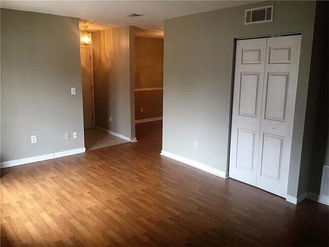 Building Photo - 3595 Woodbriar Cir