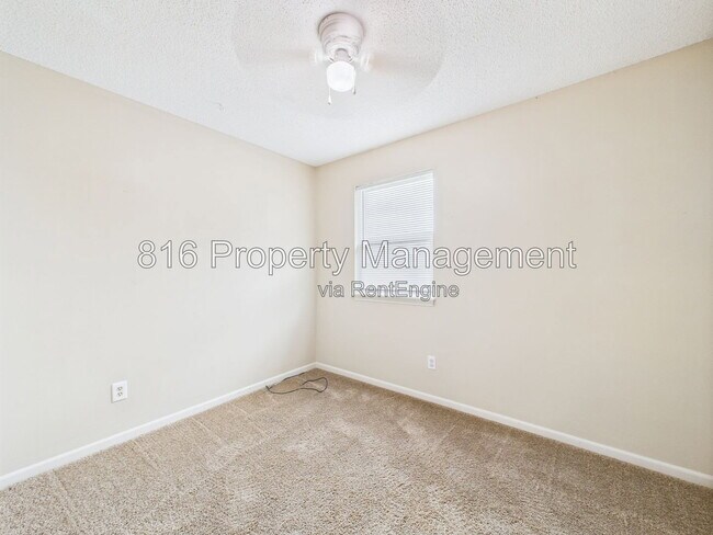 Building Photo - 168 SW Robin Rd