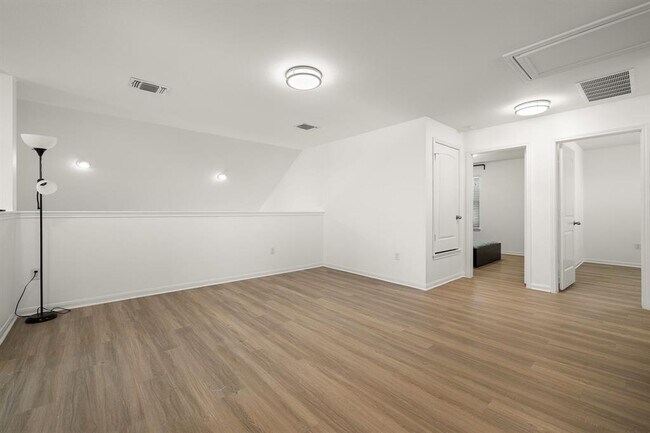 Building Photo - 121 Leona River Trl