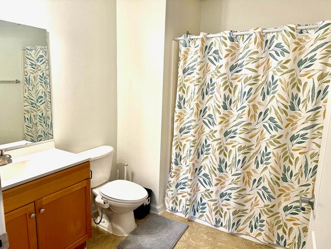 Building Photo - 3 Bed / 3 Bath Condo with Amenities on the 1ST Floor!