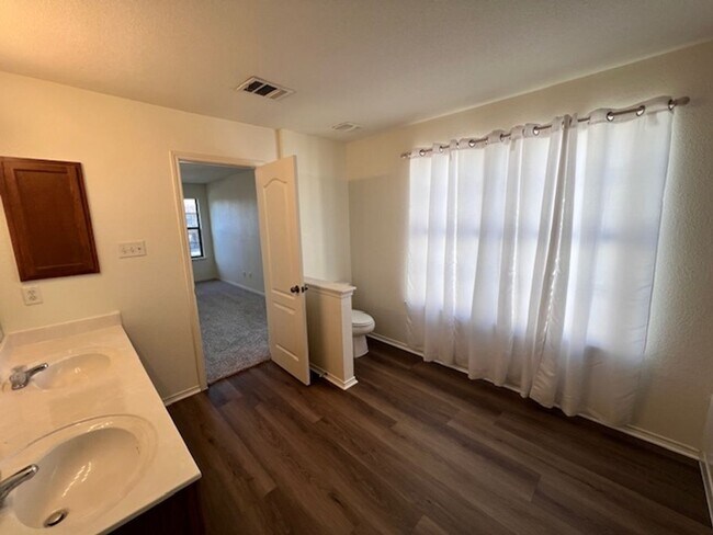 Building Photo - NorthPark / Taylor, TX / 4 bedrooms / Approx 2932 sq. ft. / Refrigerator / Washer & Dryer / New C...