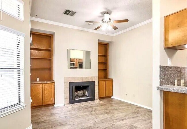 Building Photo - 2802 Nueces St