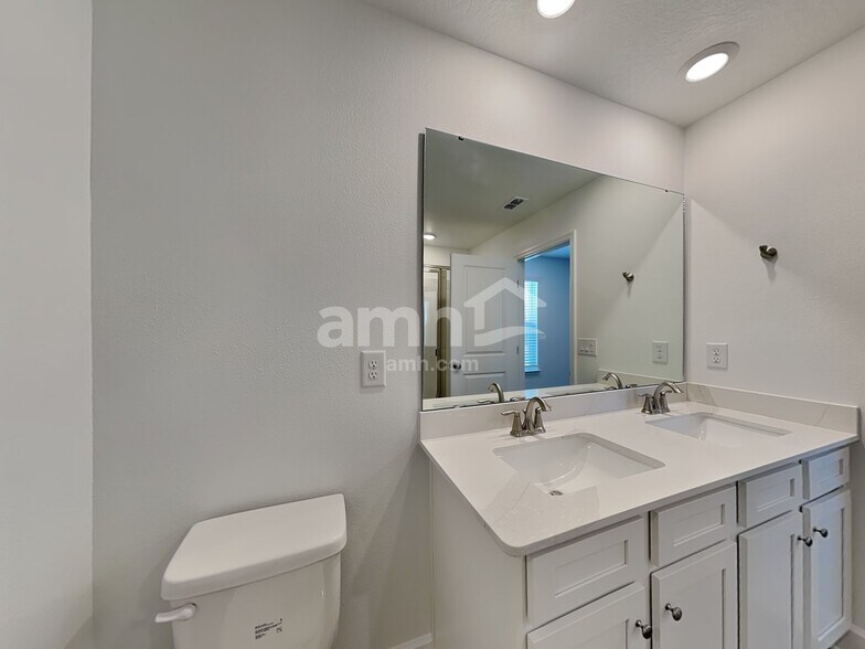 Building Photo - 16446 Cheyanne Ct