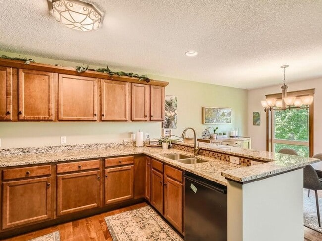 Building Photo - Rare 4 bed 4 bath home in elk river for lease this time of year!!! Get it while you can!
