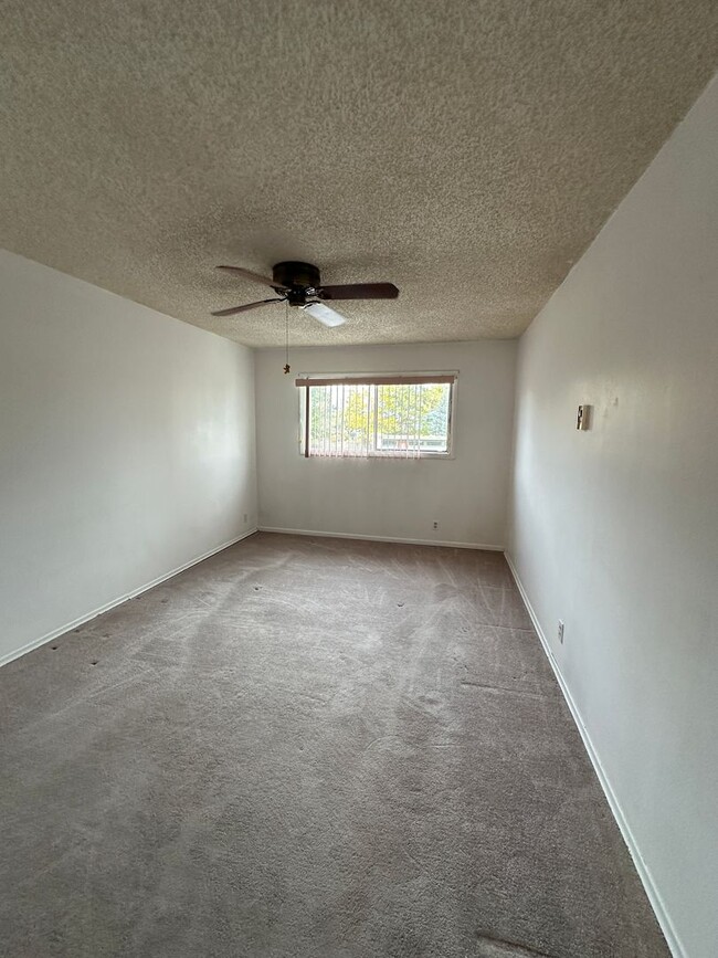 Building Photo - Oversized 2 bedroom Condo -  **$500 off Mo...