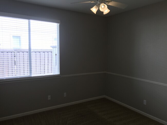 Building Photo - Beautiful Single Story, 3 Bedroom 2 Bath B...