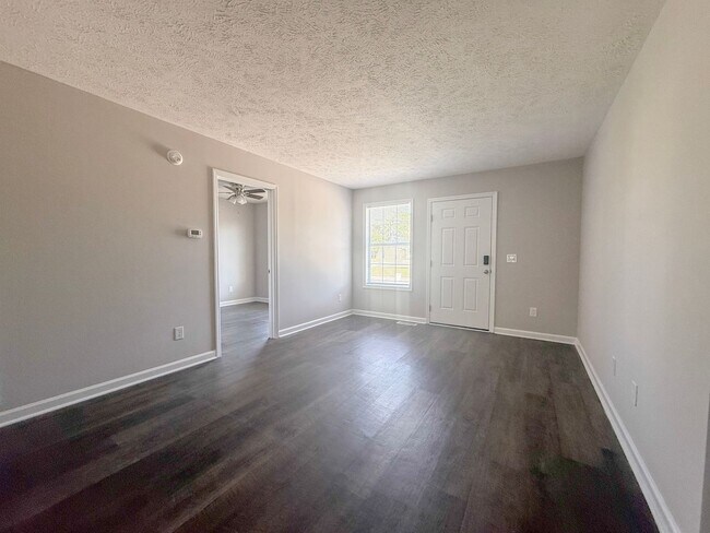 Building Photo - 480 W 4th St