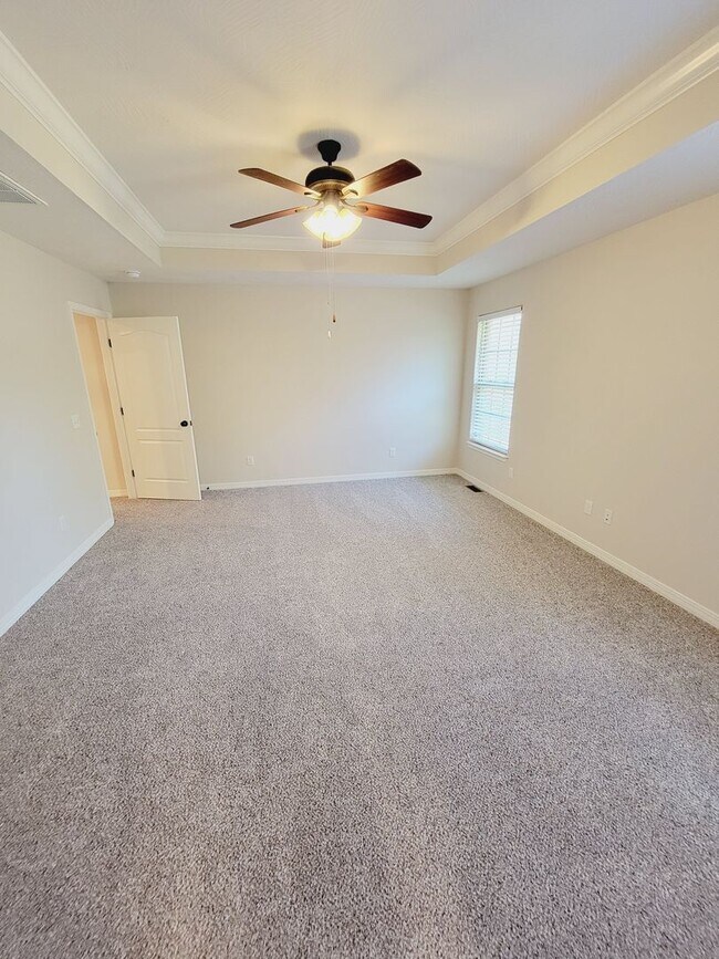 Building Photo - Prairie View Estates,  4 BR - 3 Car Garage...