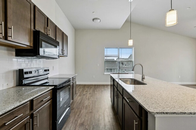 Building Photo - Sherwood Oaks