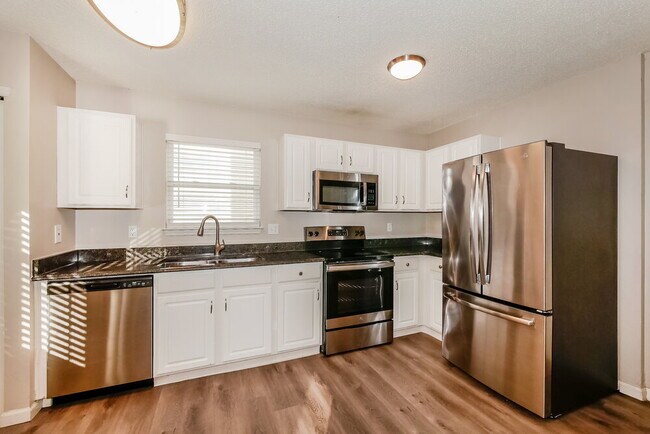 Building Photo - 2014 Dutch Elm Dr