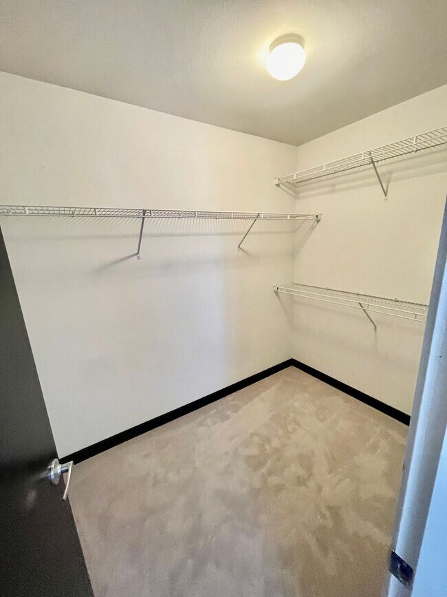 Building Photo - ** HALF MONTH'S FREE RENT **Modern 3bd/2.5...