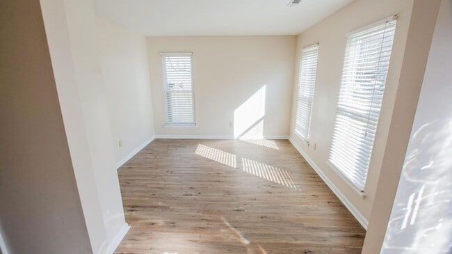 Building Photo - Gorgeous home ready to move in!