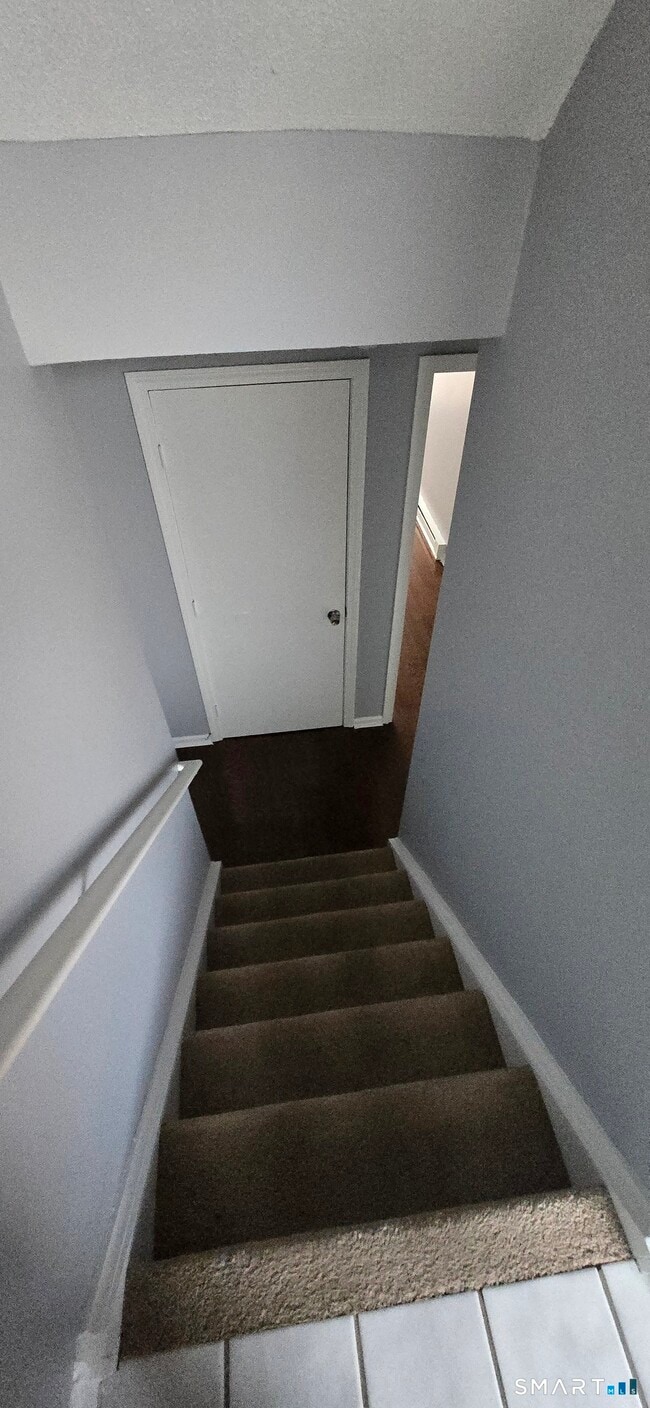 Building Photo - 925 Oronoke Rd