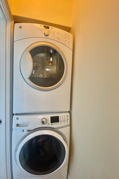 Building Photo - 61 Wait St