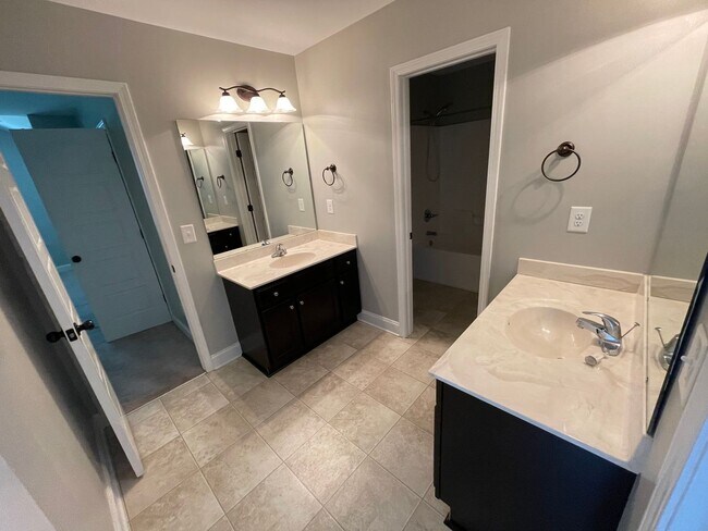 Building Photo - 96 Castlebay Dr