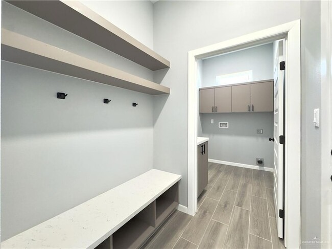 Building Photo - 905 Durango Dr