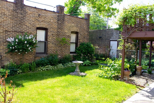 Building Photo - 5435 N Kimball Ave