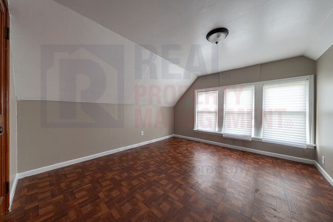 Building Photo - 4242 Mapledale Ave