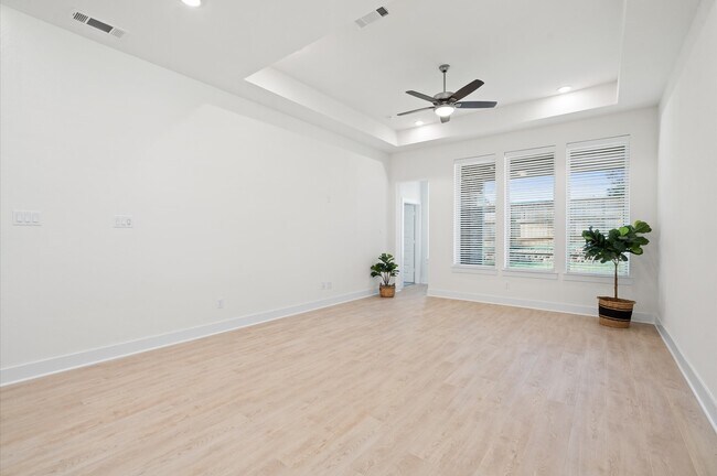 Building Photo - 325 Mallorn Ln