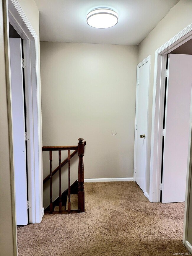 Building Photo - 6 Maple Ave